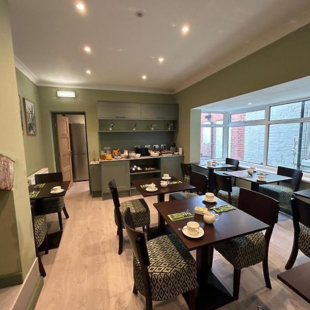 Hamilton Court Hotel Hoole 체스터 외부 사진