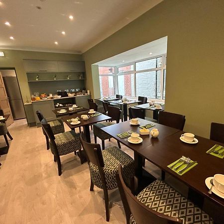 Hamilton Court Hotel Hoole 체스터 외부 사진