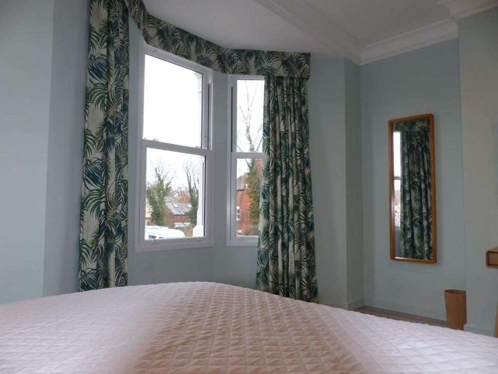 Hamilton Court Hotel Hoole 체스터 외부 사진
