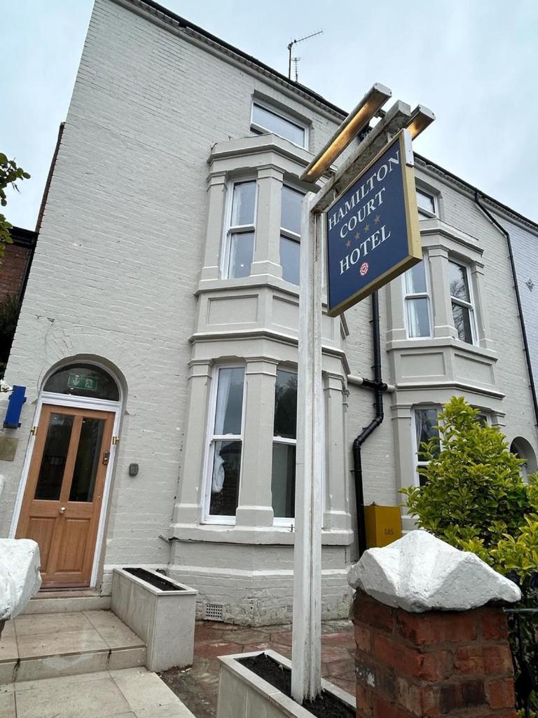 Hamilton Court Hotel Hoole 체스터 외부 사진