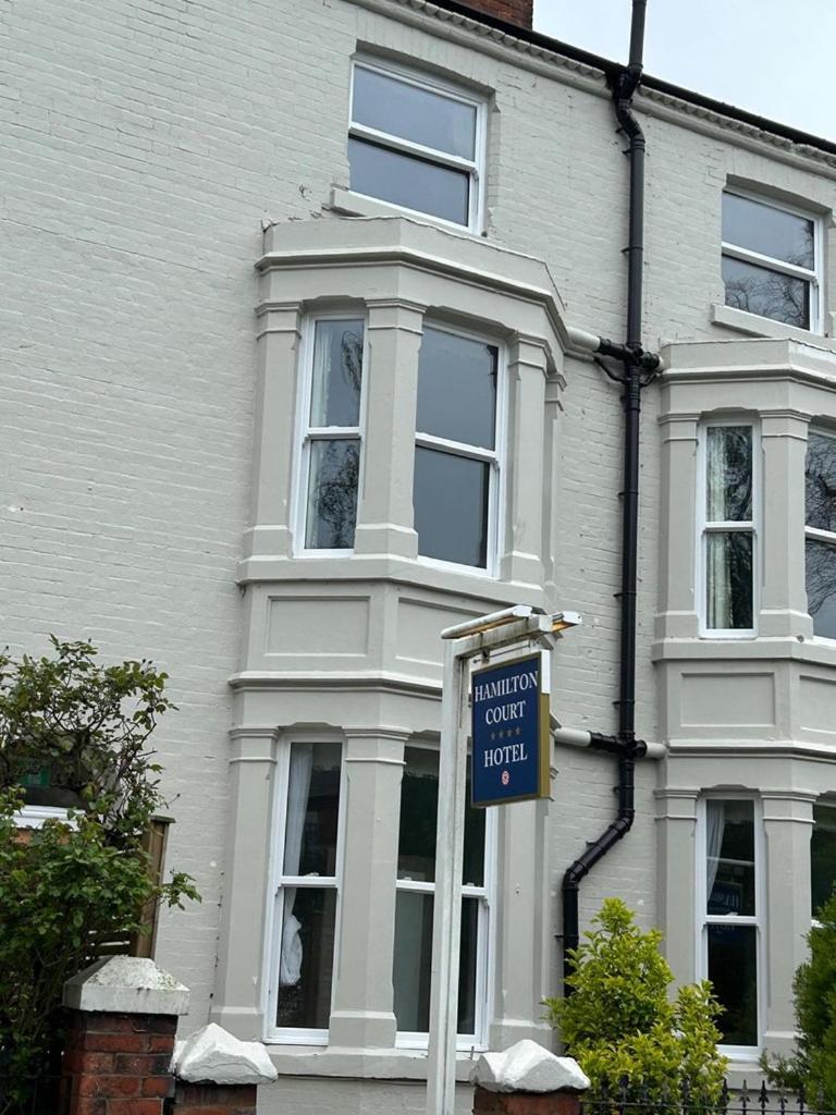 Hamilton Court Hotel Hoole 체스터 외부 사진