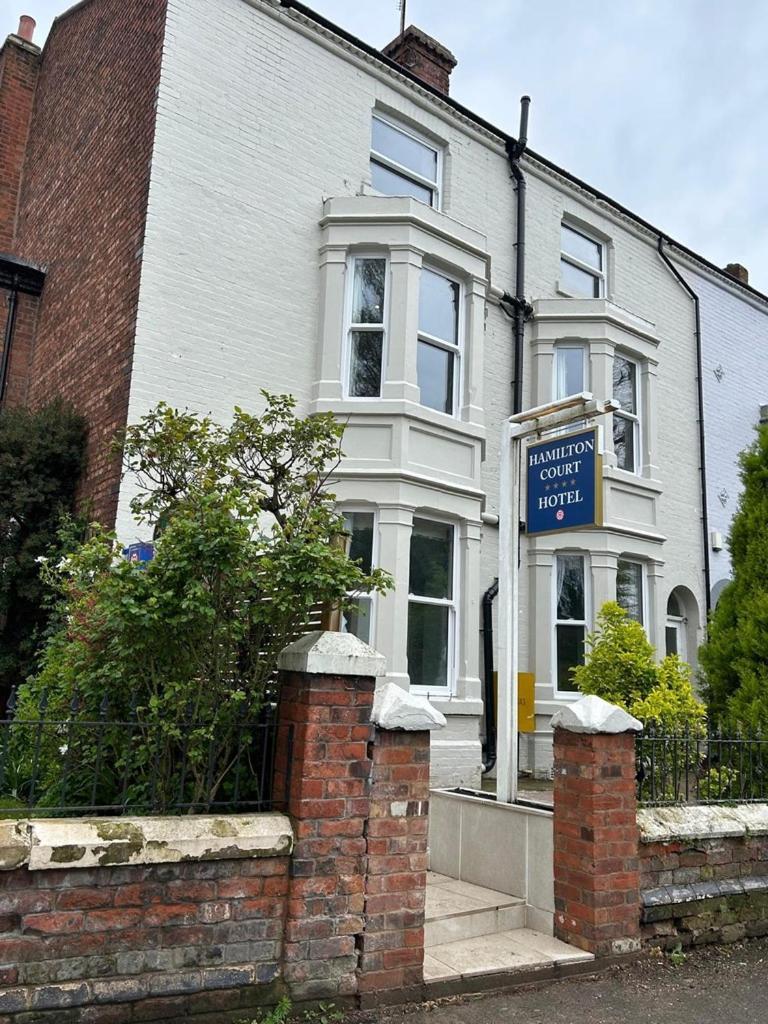 Hamilton Court Hotel Hoole 체스터 외부 사진