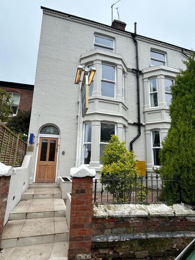 Hamilton Court Hotel Hoole 체스터 외부 사진