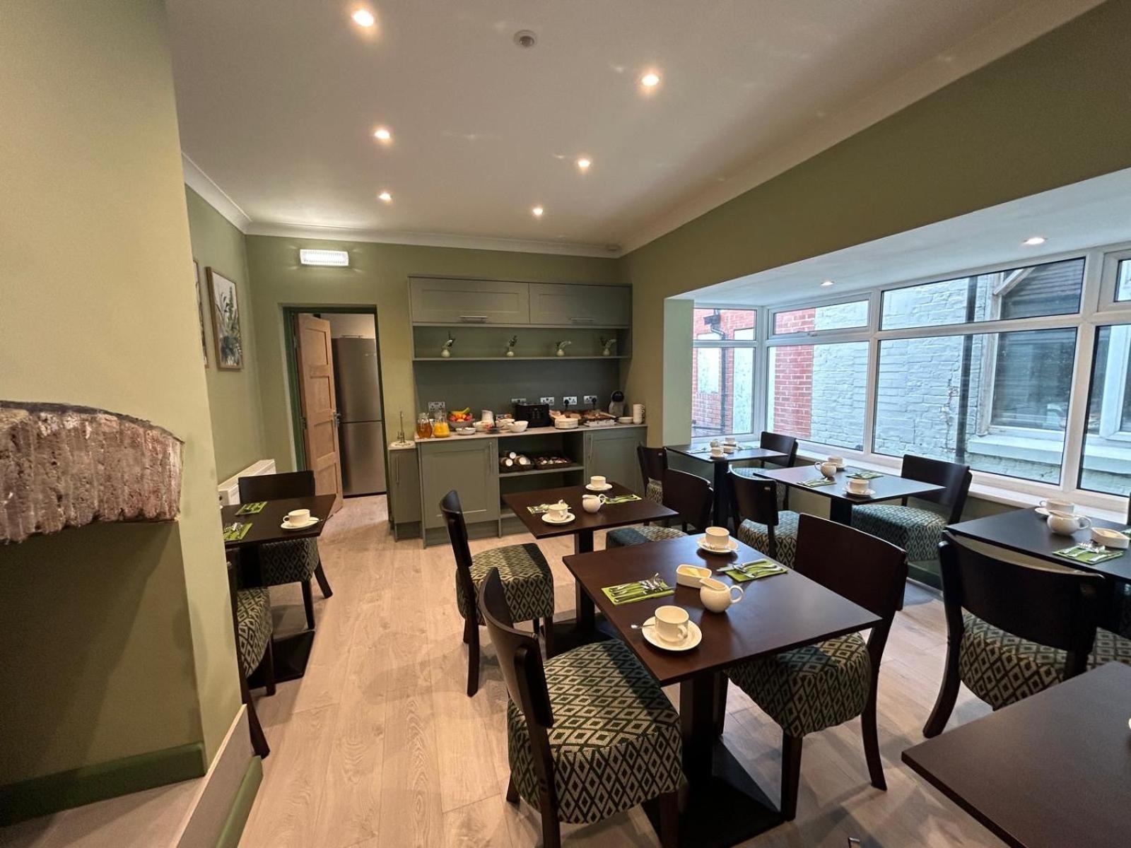 Hamilton Court Hotel Hoole 체스터 외부 사진