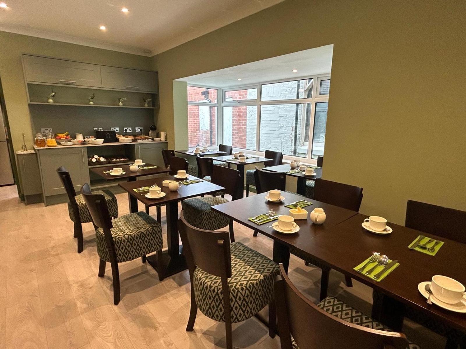 Hamilton Court Hotel Hoole 체스터 외부 사진