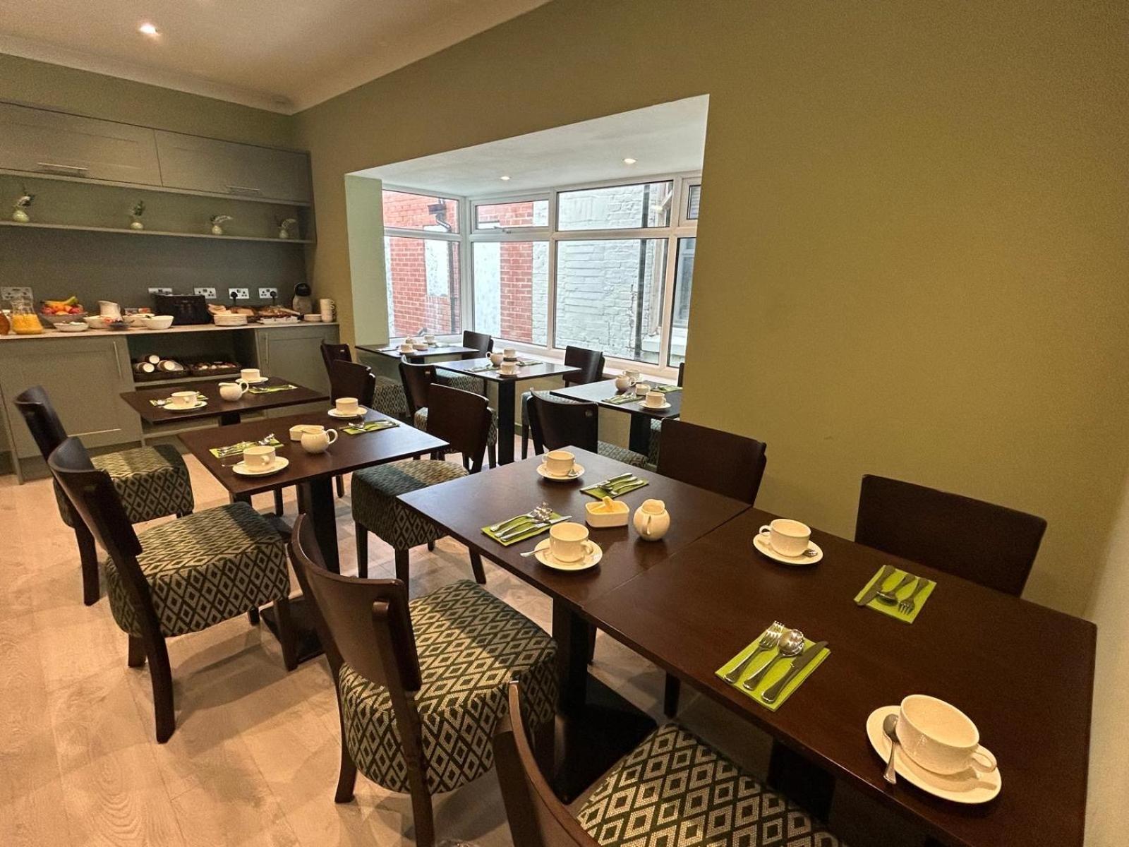 Hamilton Court Hotel Hoole 체스터 외부 사진