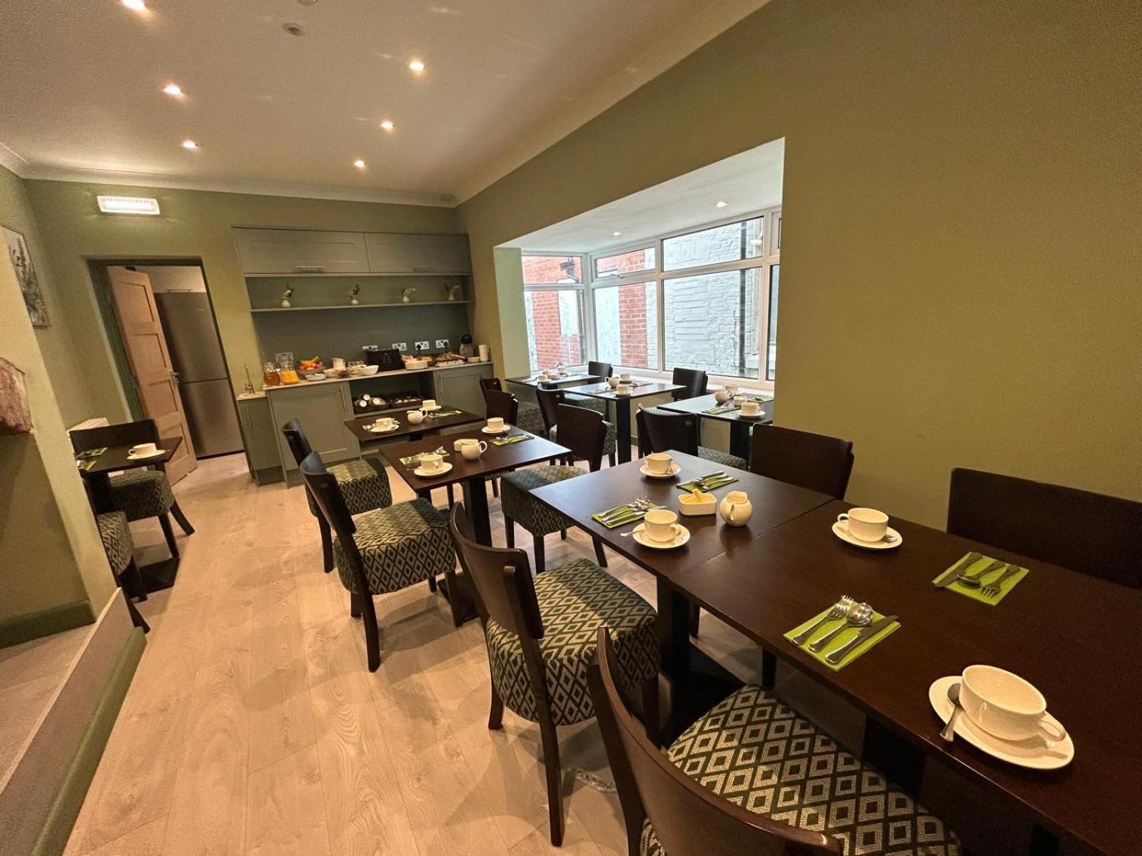 Hamilton Court Hotel Hoole 체스터 외부 사진