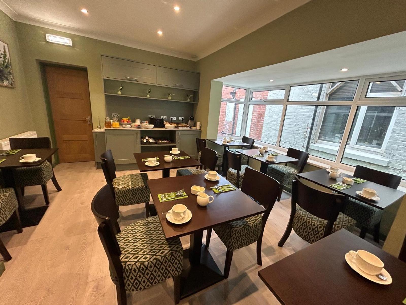 Hamilton Court Hotel Hoole 체스터 외부 사진
