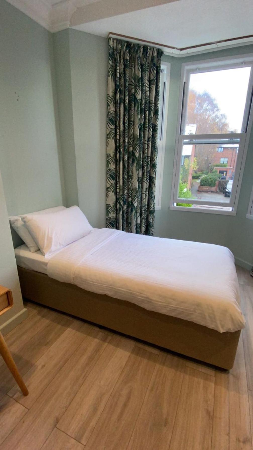Hamilton Court Hotel Hoole 체스터 외부 사진